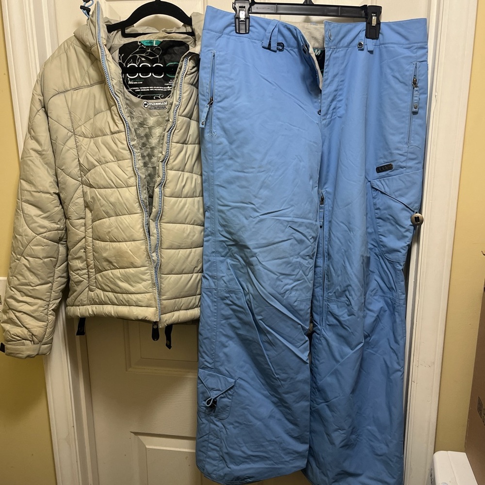 686 Women's Beige and Blue Outerwear